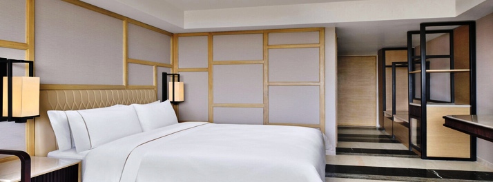 2576/10 Deluxe Room.jpg